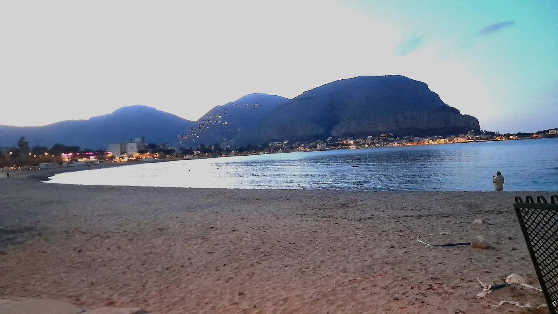 La Comodita A Due Passi Dal Mare Di モンデッロ 別荘
